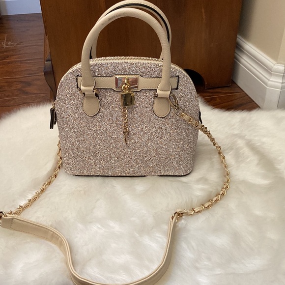 🆕 Beautiful Aldo sparkly shoulder bag with functional lock and key design. - Picture 5 of 11